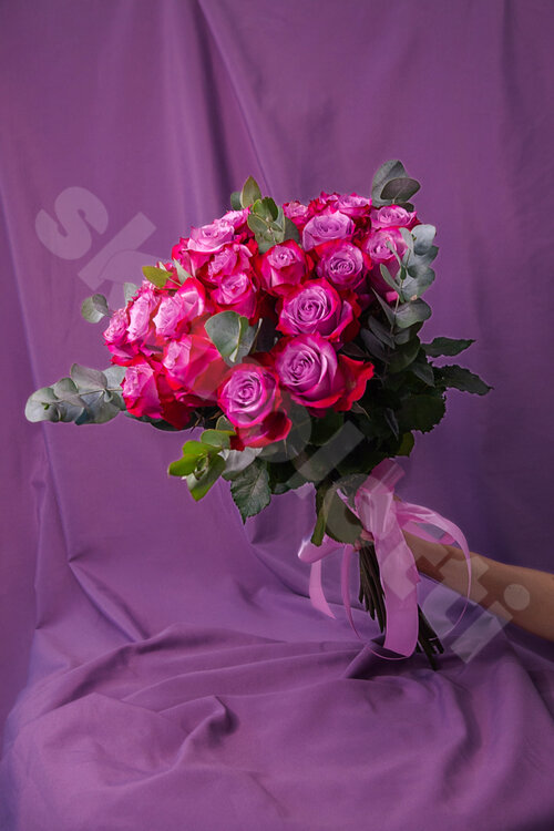 Разноцветные Розы Букет 25 роз  шт. 50 см. Skoroletti в г. Москва