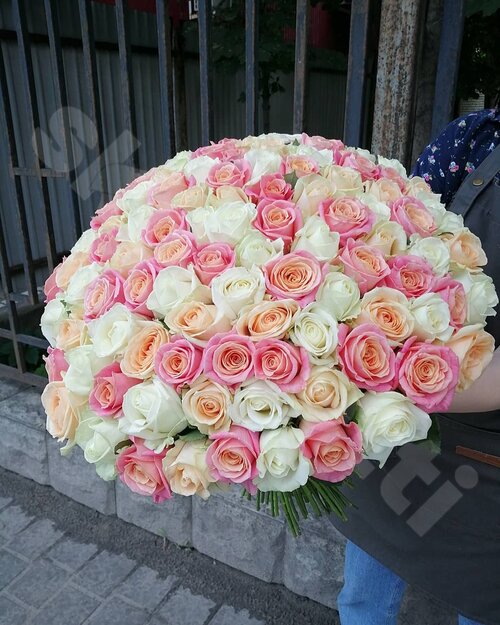 Разноцветные Розы Букет роз микс  шт. 50 см. Skoroletti в г. Липецк