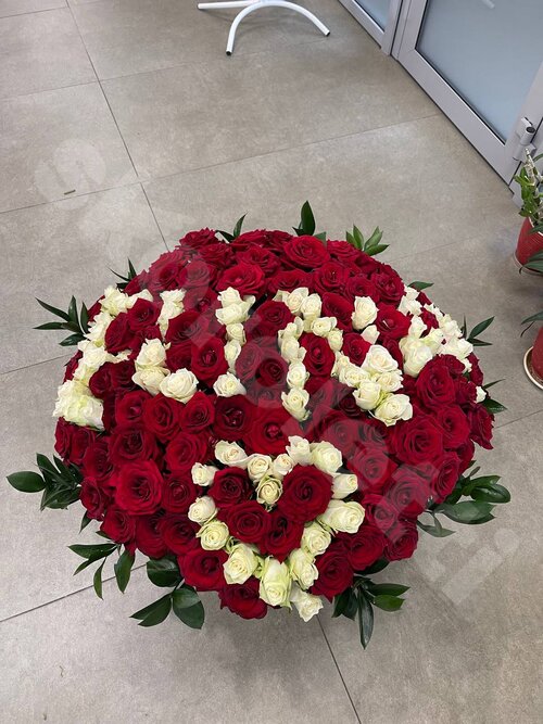 Разноцветные Розы Корзина роз с именем  шт. 35 см. Skoroletti в г. Липецк