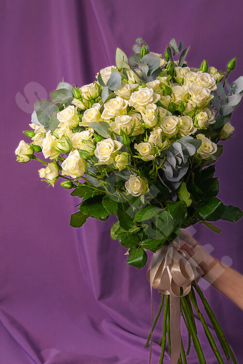 Разноцветные Розы Букет кустовых роз  шт. 60 см. Skoroletti в г. Москва